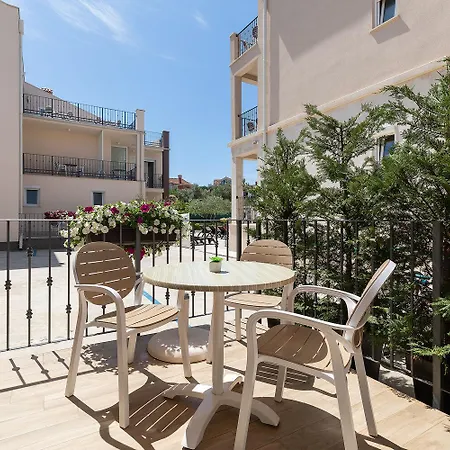 Apartment Nina 2 *