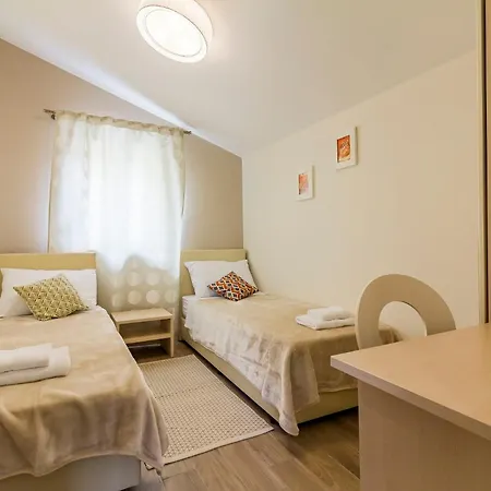 Nina 2 Apartment *