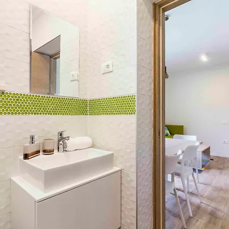 Apartment Nina 2 *