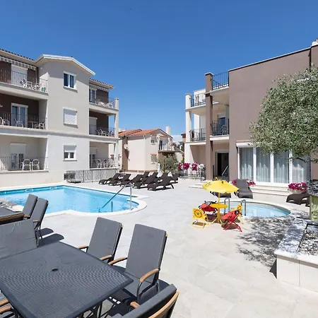 Appartement Nina 2 *