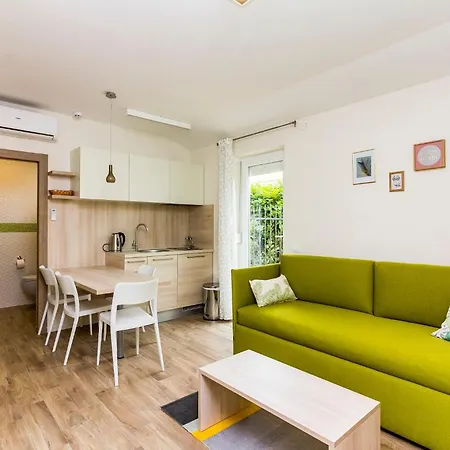 Apartment Nina 2 *