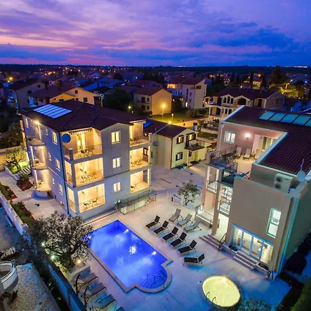 Nina 2 아파트 파자나