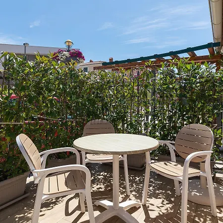 Nina 2 Apartment