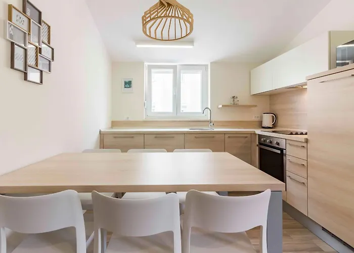 아파트 Nina 2 파자나