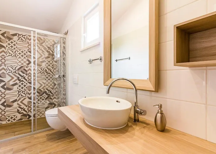 Nina 2 아파트 파자나