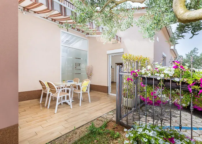 Nina 2 아파트 파자나